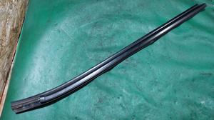 Уплотнитель стекла наружный задний правый R G7