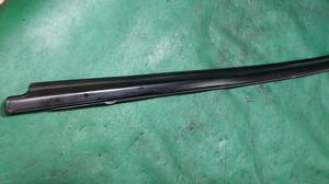 Уплотнитель стекла наружный задний левый L G7 TOYOTA Hilux 68164-0K010