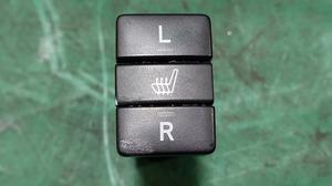 Кнопка подогрева сидений с разъёмом G8 TOYOTA Hilux 84751-71010