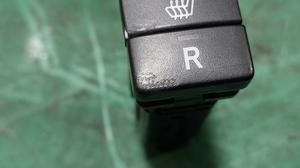 Кнопка подогрева сидений с разъёмом G8 TOYOTA Hilux 84751-71010