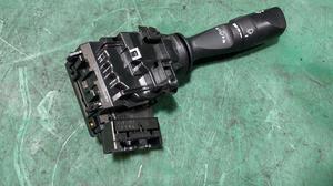 Подрулевой переключатель стеклоочистителей R G8 TOYOTA Hilux 84652-0K280