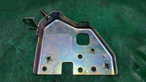 Кронштейн крышки двигателя правый R G8 TOYOTA HiluxTOYOTA Hilux 12631-0E010