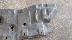 Пыльник моторного отсека правый R LEXUS RX300 LEXUS RX300 51441-48101
