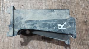 Кронштейн абсорбера правый R G8 TOYOTA Hilux 52675-0K010