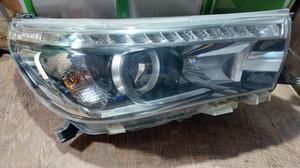 Фара передняя R G8 TOYOTA Hilux 81110-0K730