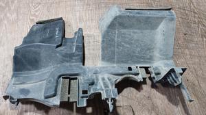 Дефлектор радиатора правый R G8 TOYOTA Hilux 53293-YP030