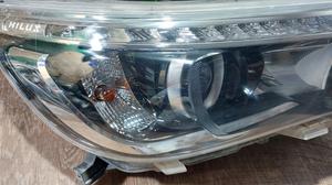Фара передняя R G8 TOYOTA Hilux 81110-0K730
