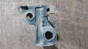 Кронштейн абсорбера правый R G8 TOYOTA Hilux 52675-0K010