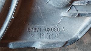 Уплотнитель двери задней правой R G8 TOYOTA Hilux 67871-0K080