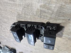 Блок кнопок стеклоподъёмника передний левый L G8 TOYOTA Hilux 84040-0K021
