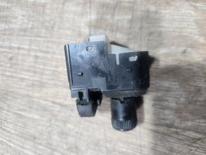 Блок управления наружным зеркалом G8 TOYOTA Hilux 84872-0K040