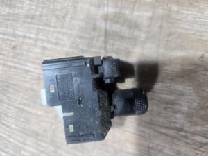 Блок управления наружным зеркалом G8 TOYOTA Hilux 84872-0K040