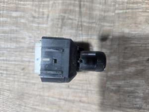 Блок управления наружным зеркалом G8 TOYOTA Hilux 84872-0K040