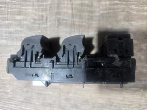 Блок кнопок стеклоподъёмника передний левый L G8 TOYOTA Hilux 84040-0K021