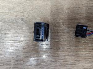 Кнопка подогрева сидений с разъёмом G8 TOYOTA Hilux 84751-71010