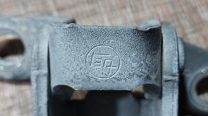 Петля двери передней верхняя правая G7 TOYOTA Hilux 68710-0D030