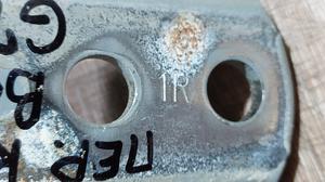 Петля двери передней верхняя правая G7 TOYOTA Hilux 68710-0D030