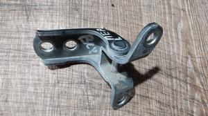 Петля двери передней верхняя левая L G7 TOYOTA Hilux 68720-0D030