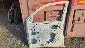 Дверь передняя правая R G8 TOYOTA Hilux 67001-KK010