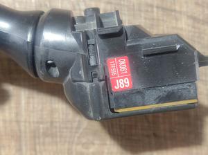 Подрулевой переключатель стеклоочистителей R G7 TOYOTA Hilux 84652-0K061