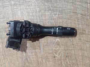 Подрулевой переключатель стеклоочистителей R G7 TOYOTA Hilux 84652-0K061