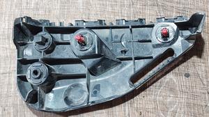 Кронштейн бампера переднего правый R G8 TOYOTA Hilux 52115-0K180