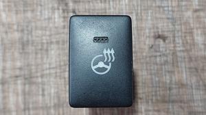 Кнопка обогрева руля G8 TOYOTA Hilux 84255-0K010