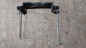 Кронштейн аккумулятора левый L G8 TOYOTA Hilux 74404-KK010
