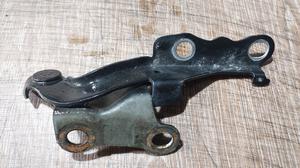 Петля капота L G7 TOYOTA Hilux 53420-0K100