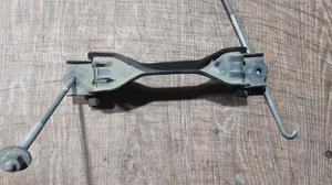 Кронштейн аккумулятора левый L G8 TOYOTA Hilux 74404-KK010