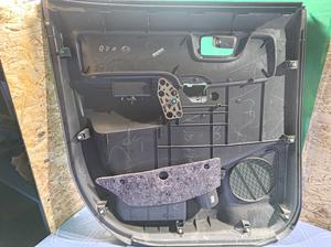 Обшивка двери задняя правая R G7 TOYOTA Hilux 67630-0K010-B3