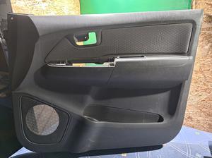 Обшивка двери передняя правая R G7 TOYOTA Hilux 67610-0K010-B3