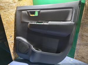 Обшивка двери задняя правая R G7 TOYOTA Hilux 67630-0K010-B3