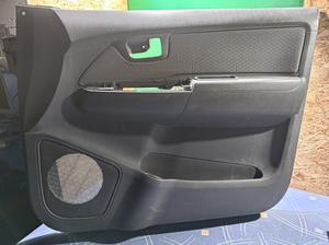 Обшивка двери передняя правая R G7 TOYOTA Hilux 67610-0K010-B3