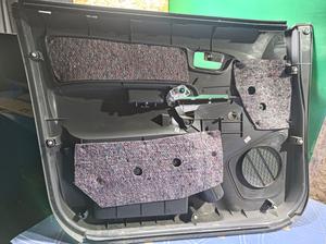 Обшивка двери передняя правая R G7 TOYOTA Hilux 67610-0K010-B3