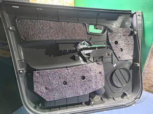 Обшивка двери передняя правая R G7 TOYOTA Hilux 67610-0K010-B3