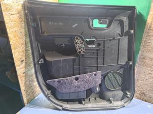 Обшивка двери задняя правая R G7 TOYOTA Hilux 67630-0K010-B3