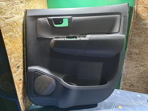 Обшивка двери задняя правая R G7 TOYOTA Hilux 67630-0K010-B3
