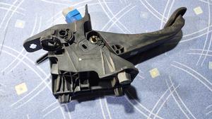 Педаль сцепления RENAULT Duster 465037621R