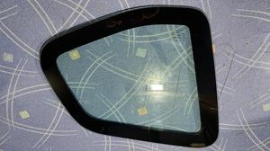Стекло боковое заднее левое L RENAULT Duster 833071332R