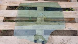 Стекло двери задней левой L RENAULT Duster 823015327R