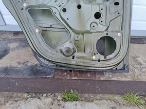 дверь задняя левая L  821014570R