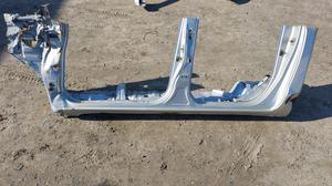 Боковая часть кабины порог стойка левая L G7 TOYOTA Hilux 61404-0K010