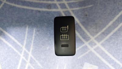 Кнопка обогрева боковых зеркал G7 TOYOTA Hilux 84790-0K050