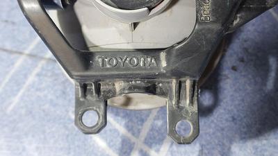 Фара противотуманная левая L G8 TOYOTA Hilux 81220-0D110