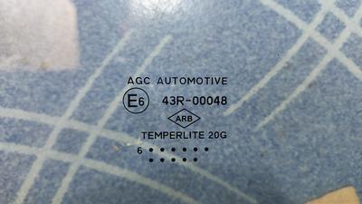 Стекло двери задней правой R RENAULT Duster 823003687R