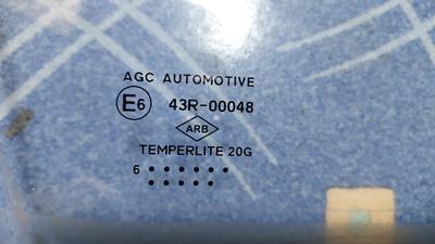 Стекло двери передней правой R RENAULT Duster 803000544R