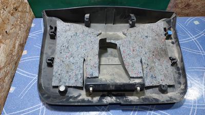 Обшивка двери багажника RENAULT Duster 909008523R