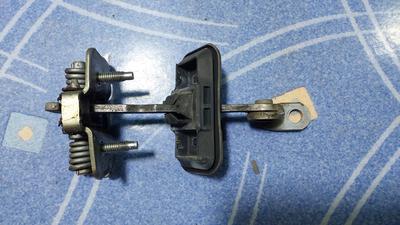Ограничитель двери задней правой R RENAULT Duster 804305879R