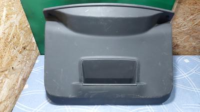 Обшивка двери багажника RENAULT Duster 909008523R